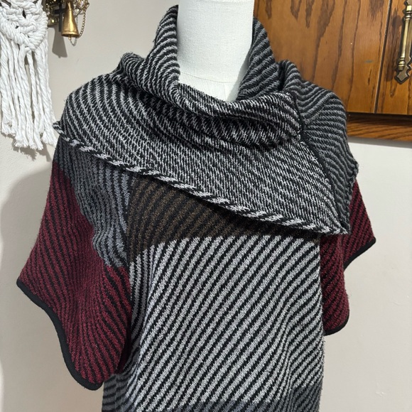 Chelsea & Theodore Wool Poncho Style Mock Neck Short Sleeve Sweater Size Small - Picture 2 of 10